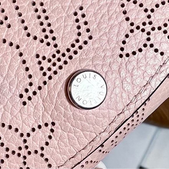 Louis Vuitton Rare “Mahina” Baby Pink Leather Key Cles - Picture 3 of 8